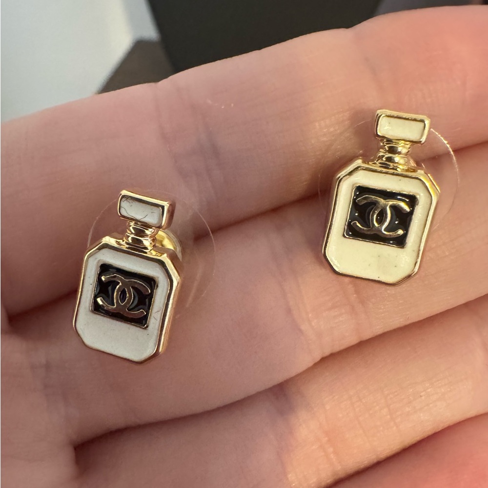 💥SOLD NWT Gold Earnings